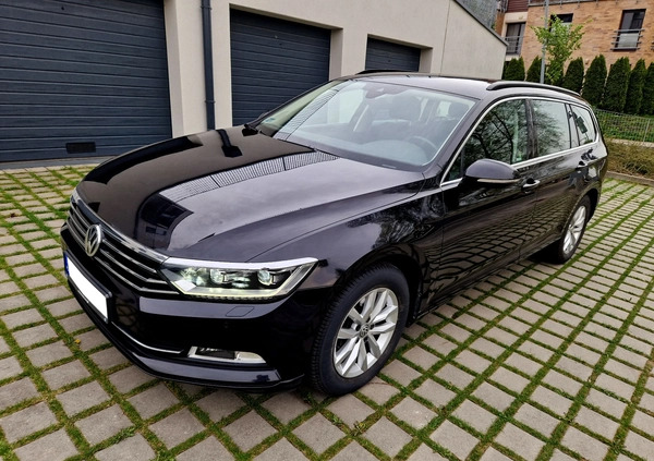 Volkswagen Passat cena 68500 przebieg: 150000, rok produkcji 2016 z Szczecin małe 742